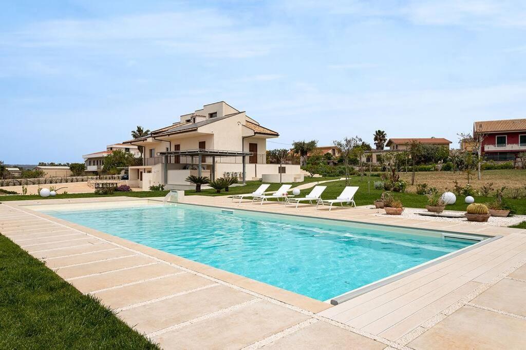 Villa Paradiso With Private Pool, Bbq Area, Huge Garden And Free Parking Модика Экстерьер фото
